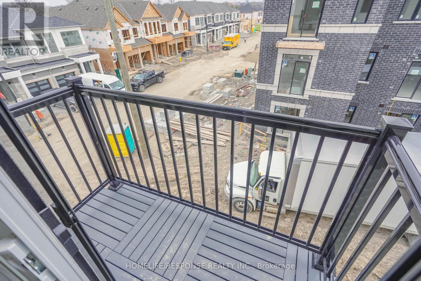 331 Okanagan Path S, Oshawa, Ontario  L1H 6T9 - Photo 6 - E13075886