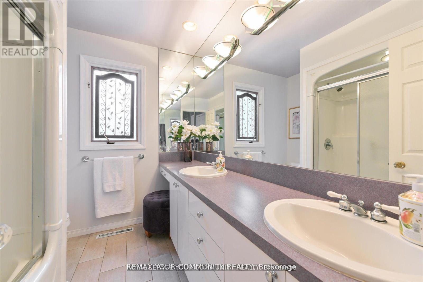 247 Harris Avenue, Richmond Hill, Ontario  L4E 3M3 - Photo 20 - N13075902