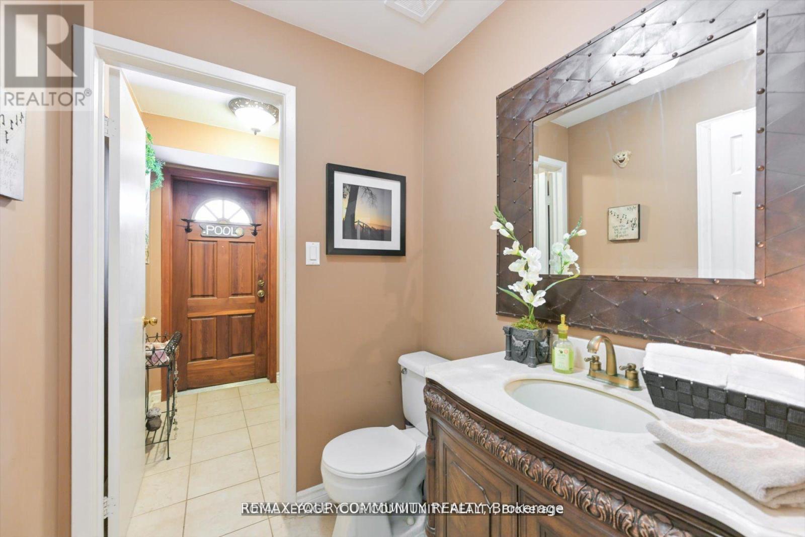 247 Harris Avenue, Richmond Hill, Ontario  L4E 3M3 - Photo 8 - N13075904