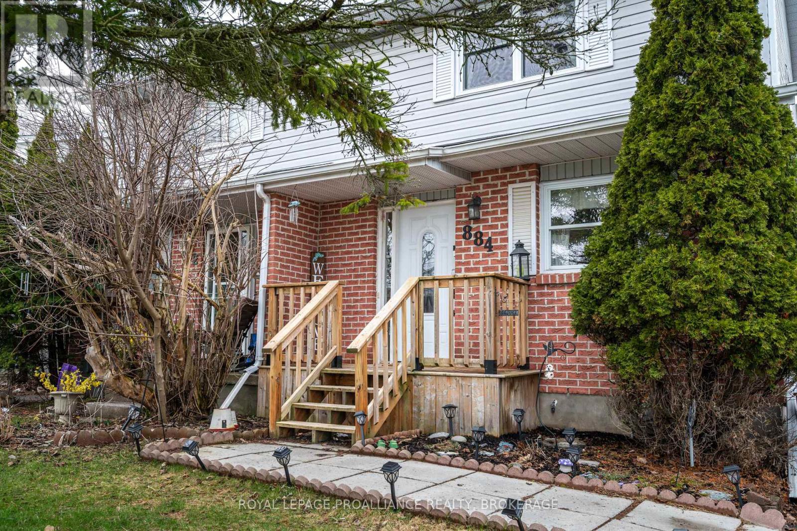 884 LARCHWOOD CRESCENT, Kingston, Ontario