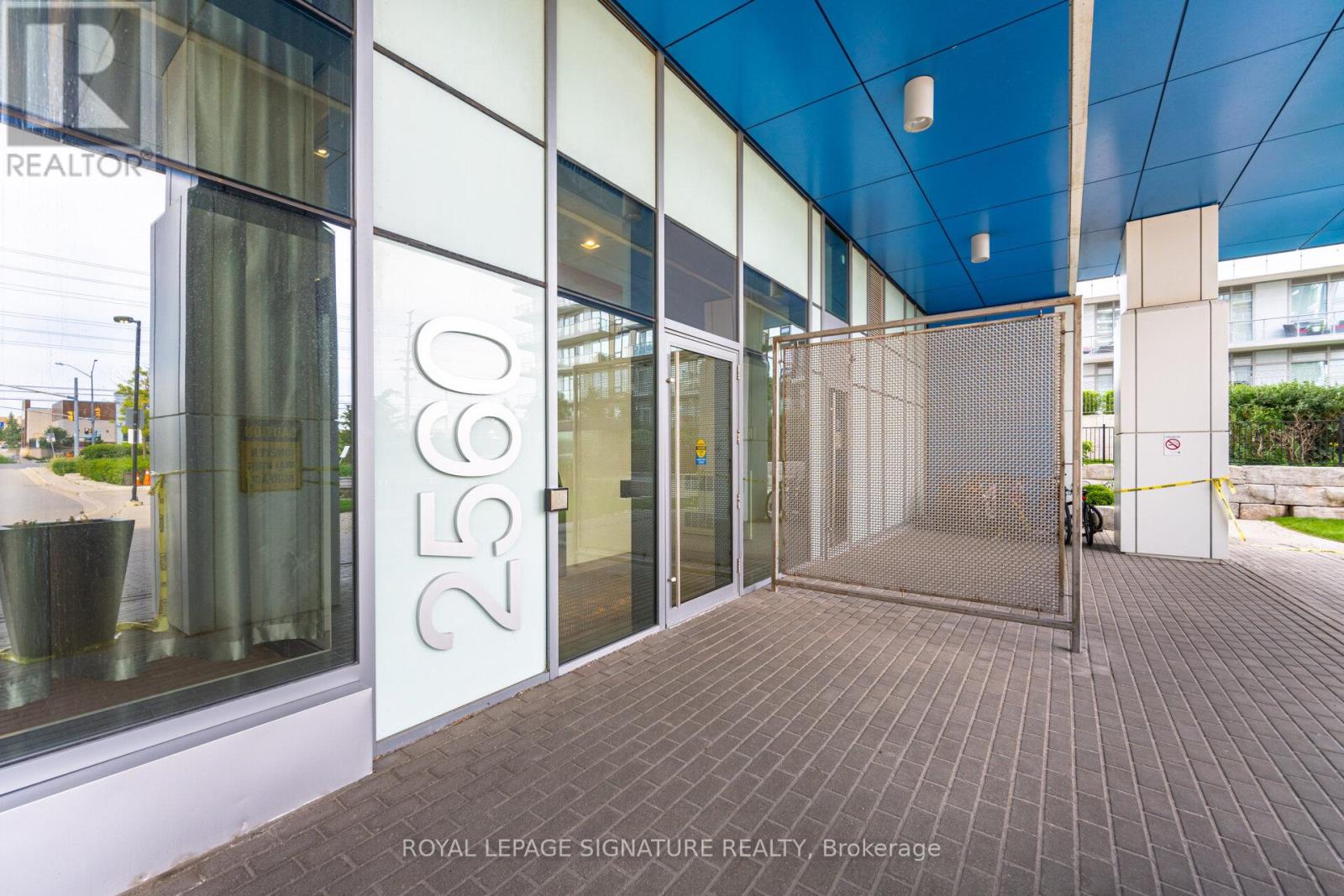 313 - 2560 Eglinton Avenue W, Mississauga, Ontario  L5M 0Y3 - Photo 2 - W13075918