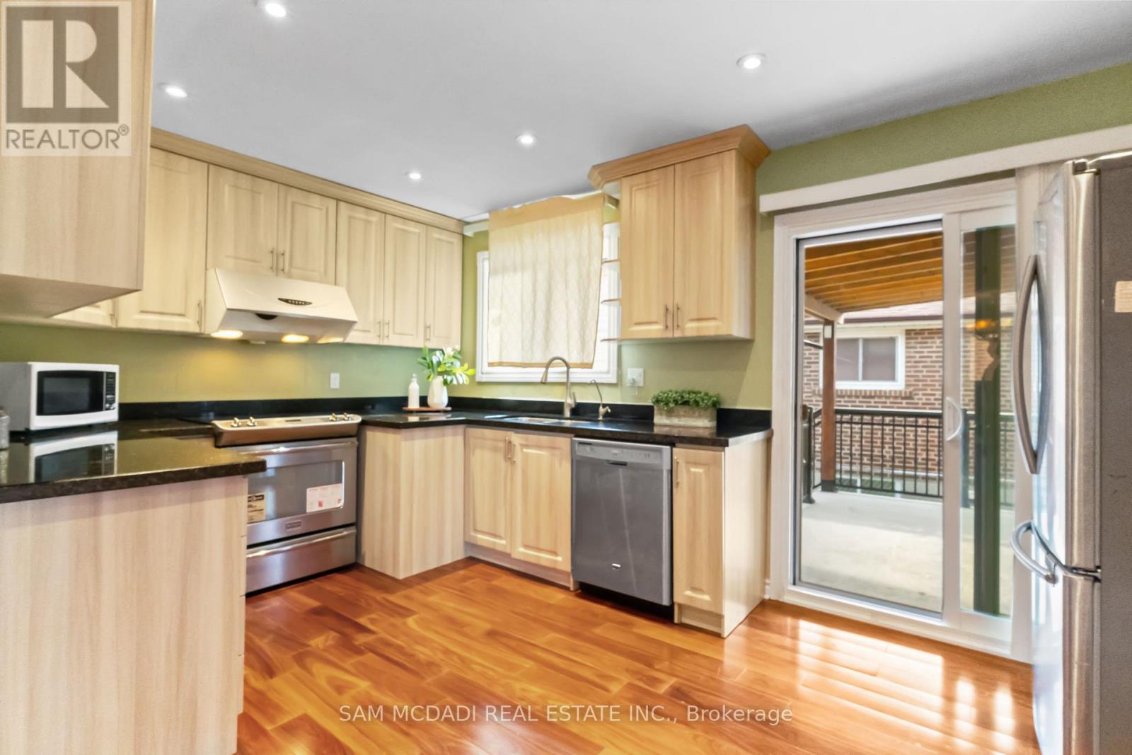 1214 Conyers Crescent, Mississauga, Ontario  L5C 1K1 - Photo 10 - W13075920
