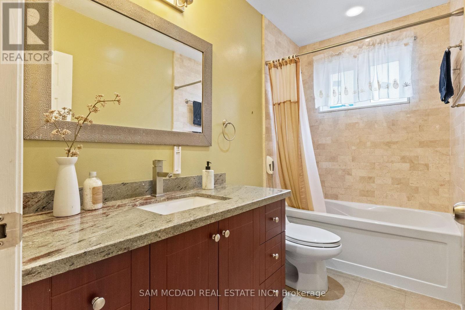 1214 Conyers Crescent, Mississauga, Ontario  L5C 1K1 - Photo 18 - W13075920