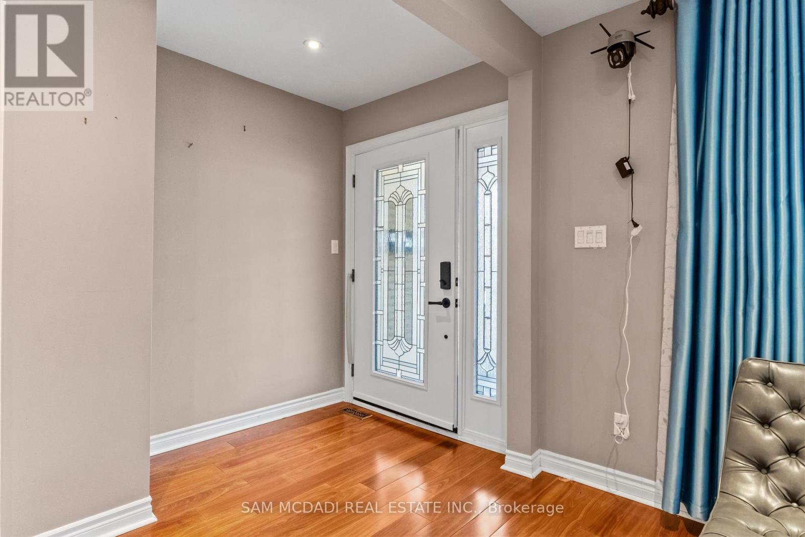 1214 Conyers Crescent, Mississauga, Ontario  L5C 1K1 - Photo 4 - W13075920