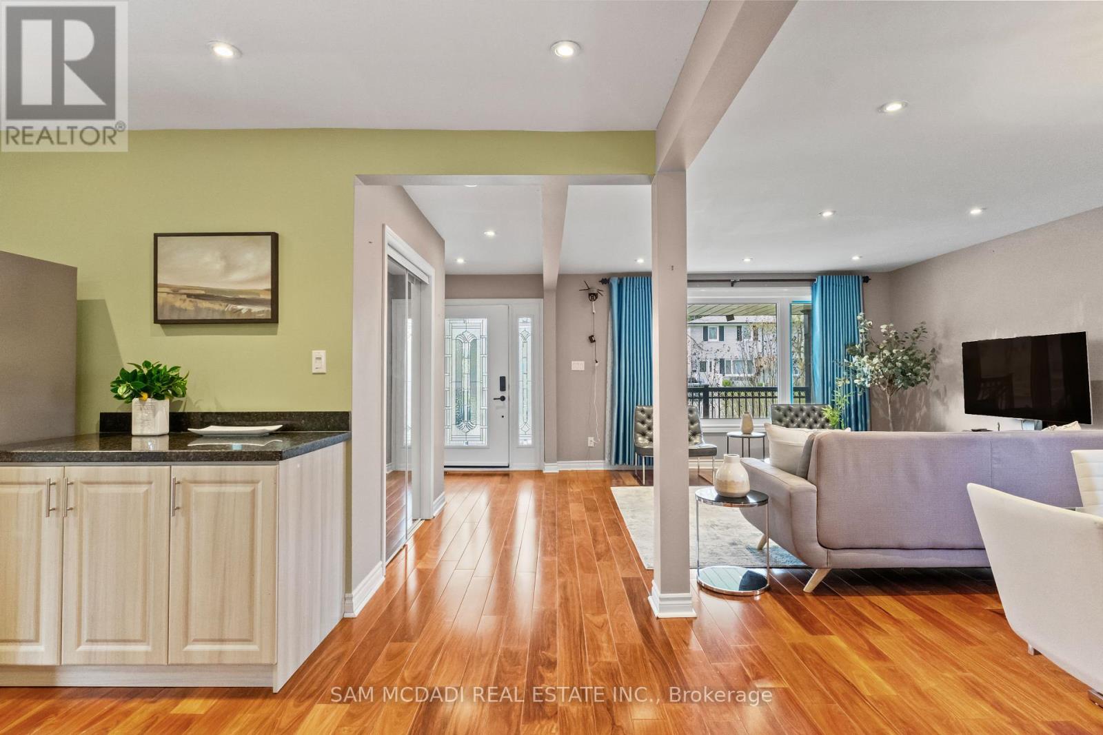 1214 Conyers Crescent, Mississauga, Ontario  L5C 1K1 - Photo 7 - W13075920