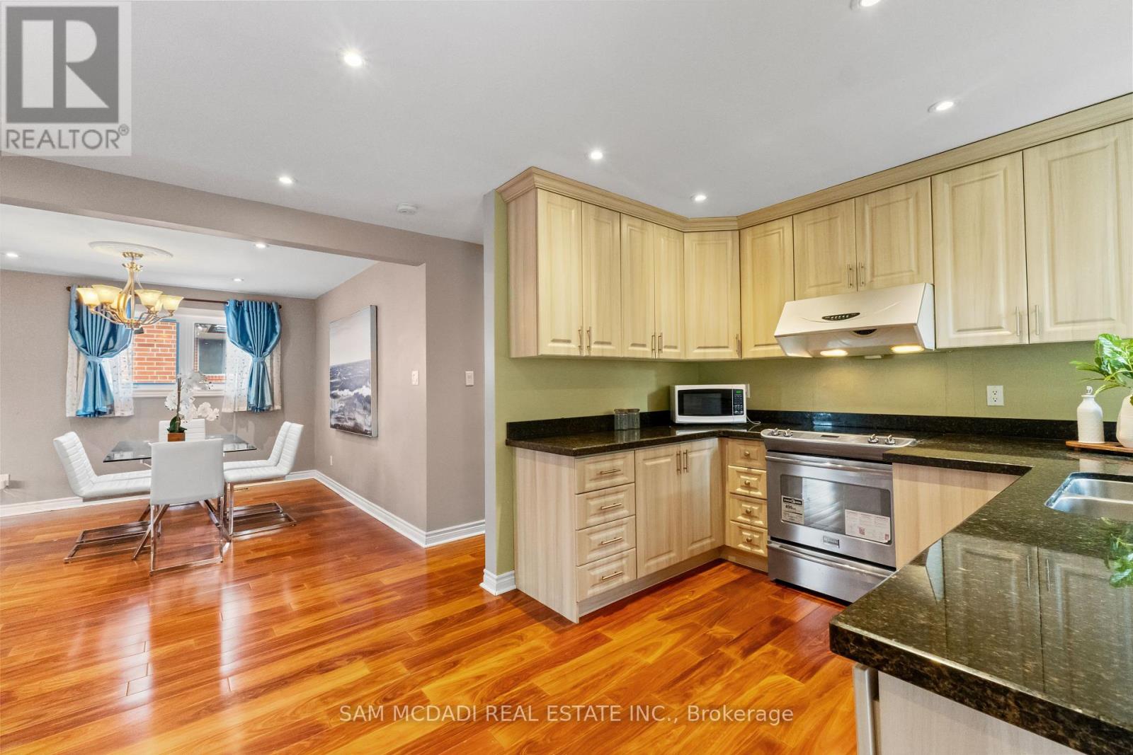 1214 Conyers Crescent, Mississauga, Ontario  L5C 1K1 - Photo 9 - W13075920