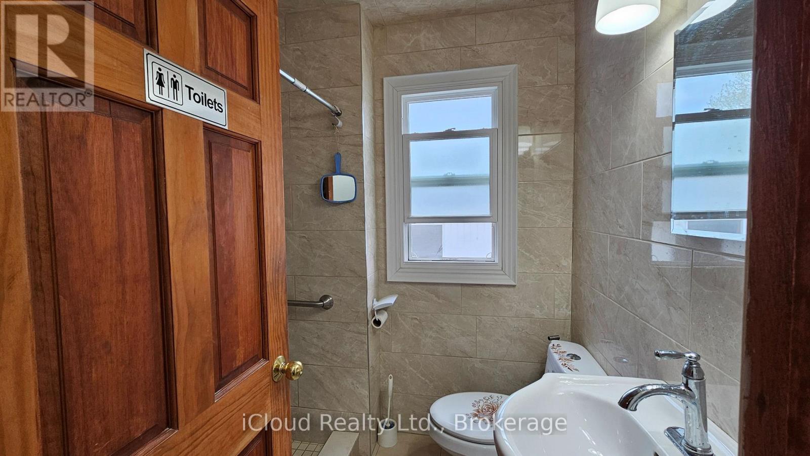 Main - 39 Frey Crescent, Toronto, Ontario  M1R 2C5 - Photo 9 - E13075956