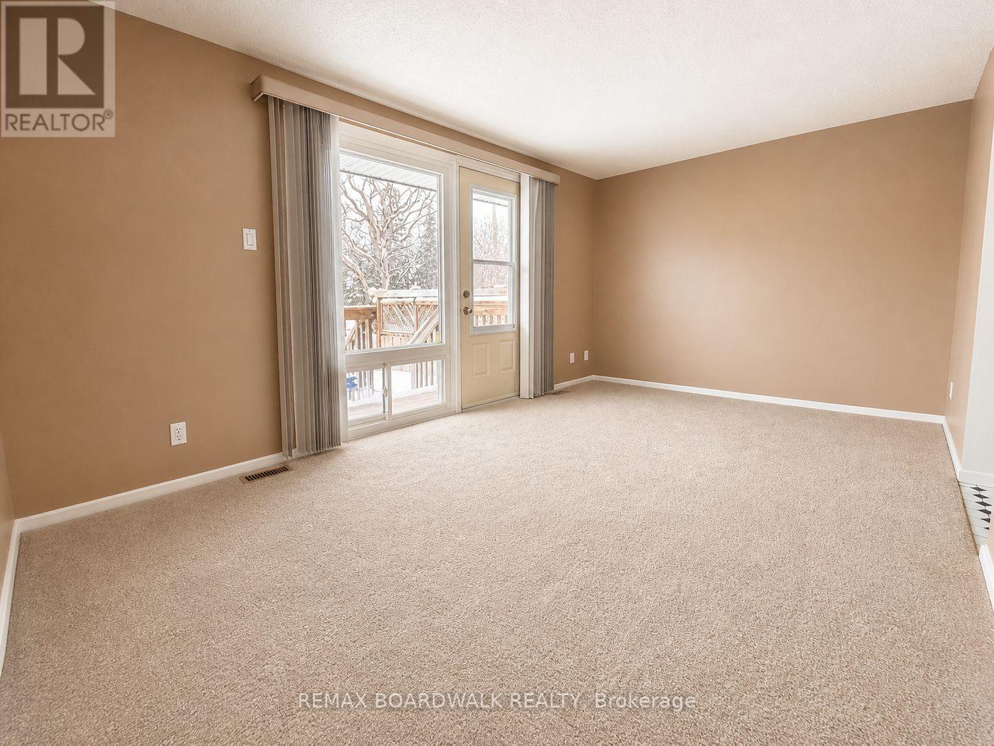 53j Sumac Street, Ottawa, Ontario  K1J 7T7 - Photo 4 - X12993232