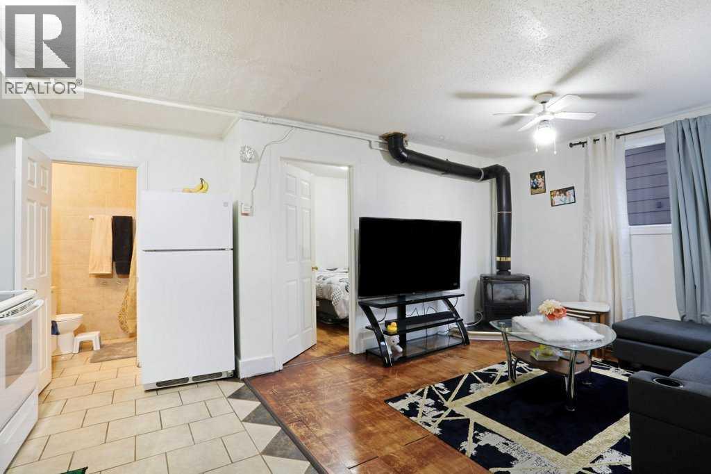 135 1 Street E, Brooks, Alberta  T1R 1B7 - Photo 2 - A2278072