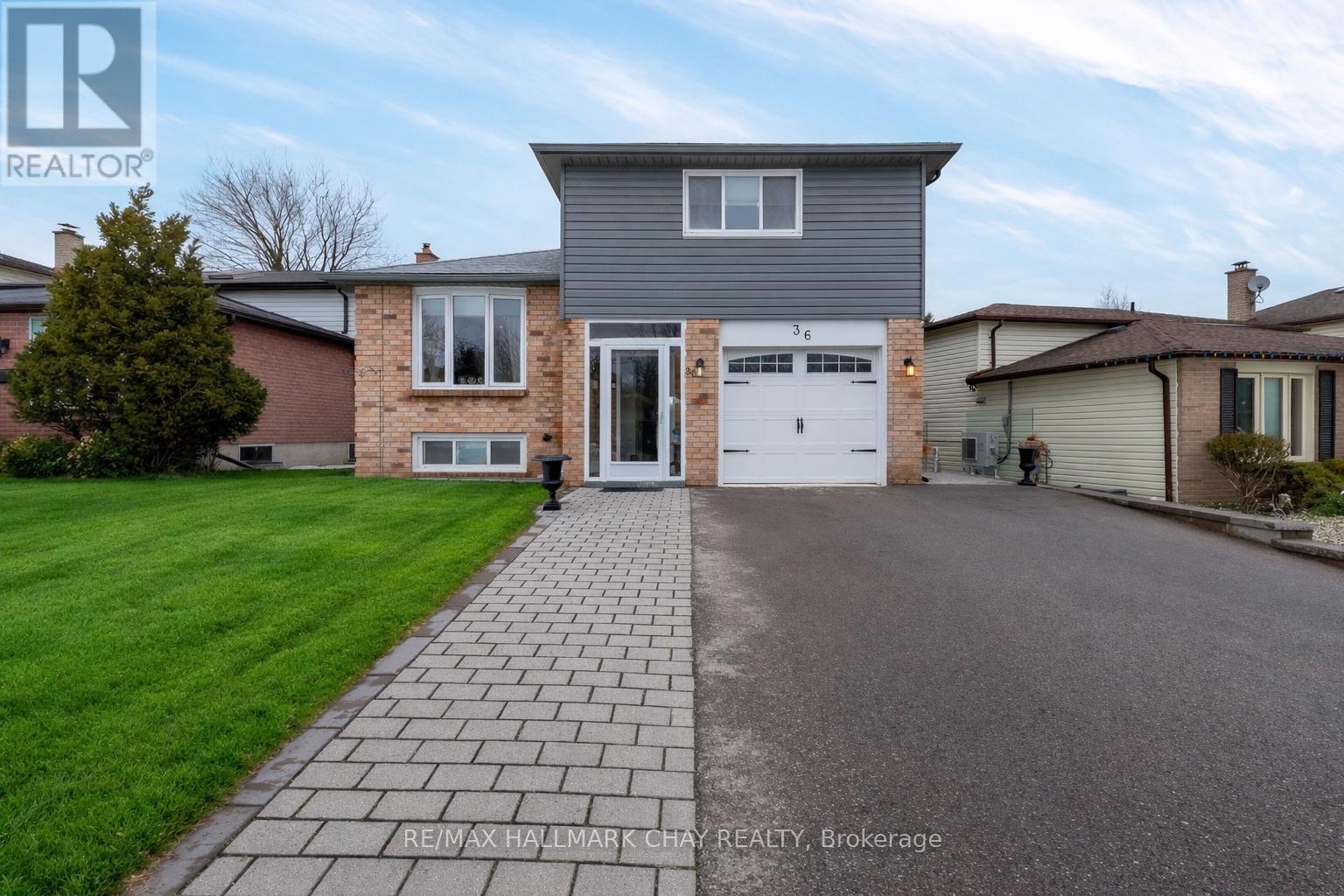 36 Ridgeway Avenue, Barrie, Ontario  L4N 5L2 - Photo 2 - S12892386