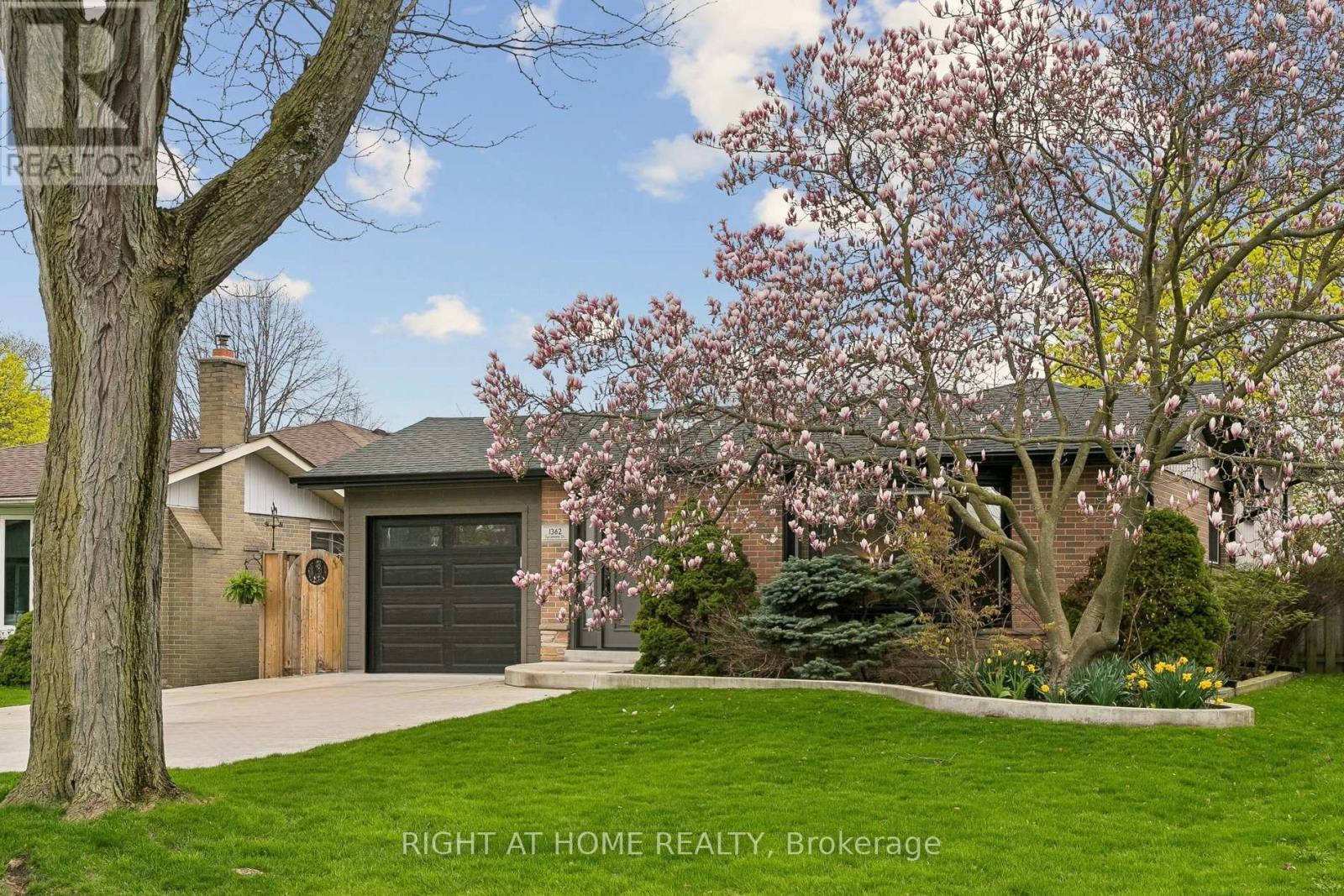 1362 Sycamore Drive, Burlington, Ontario  L7M 1H2 - Photo 2 - W13075990