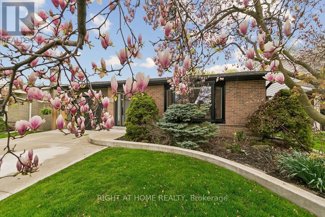 1362 Sycamore Drive, Burlington, Ontario  L7M 1H2 - Photo 4 - W13075990