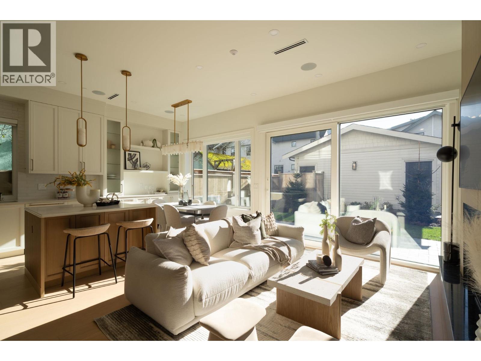 2 864 E 16th Avenue, Vancouver, British Columbia  V5T 2V6 - Photo 3 - R3112225