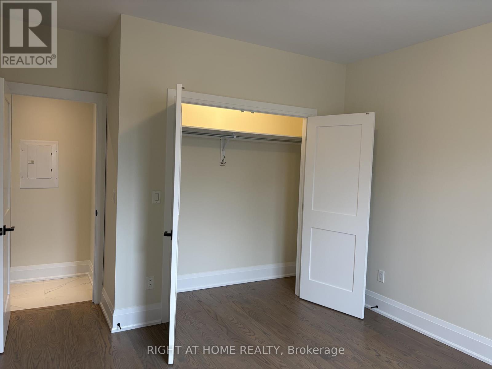 Apt 2 - 225 Mcroberts Avenue, Toronto, Ontario  M6E 4P3 - Photo 9 - W12985136