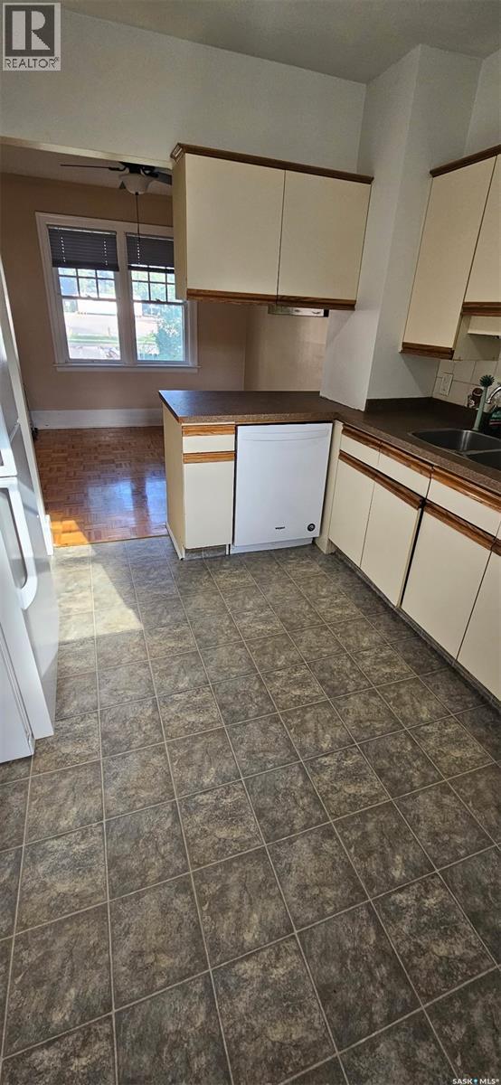 617 Clarence Avenue S, Saskatoon, Saskatchewan  S7H 2E1 - Photo 3 - SK034227