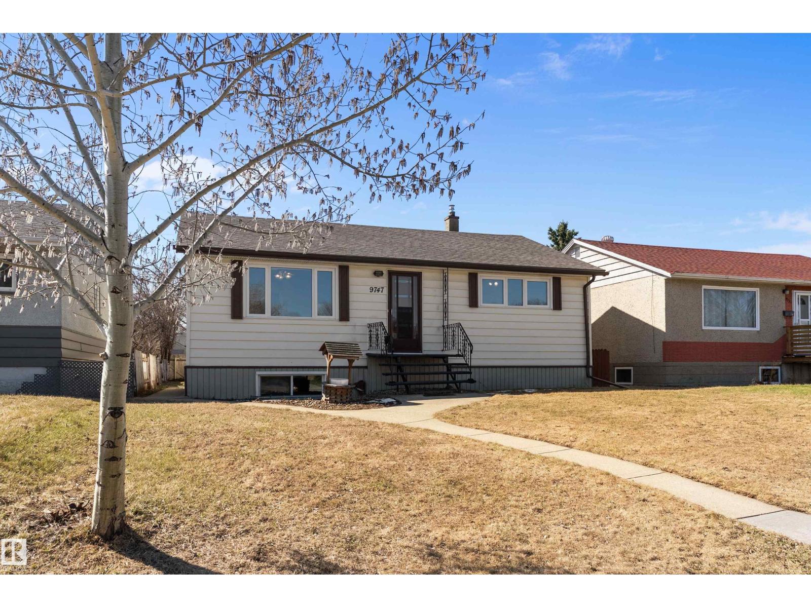 9747 66 AV NW, edmonton, Alberta