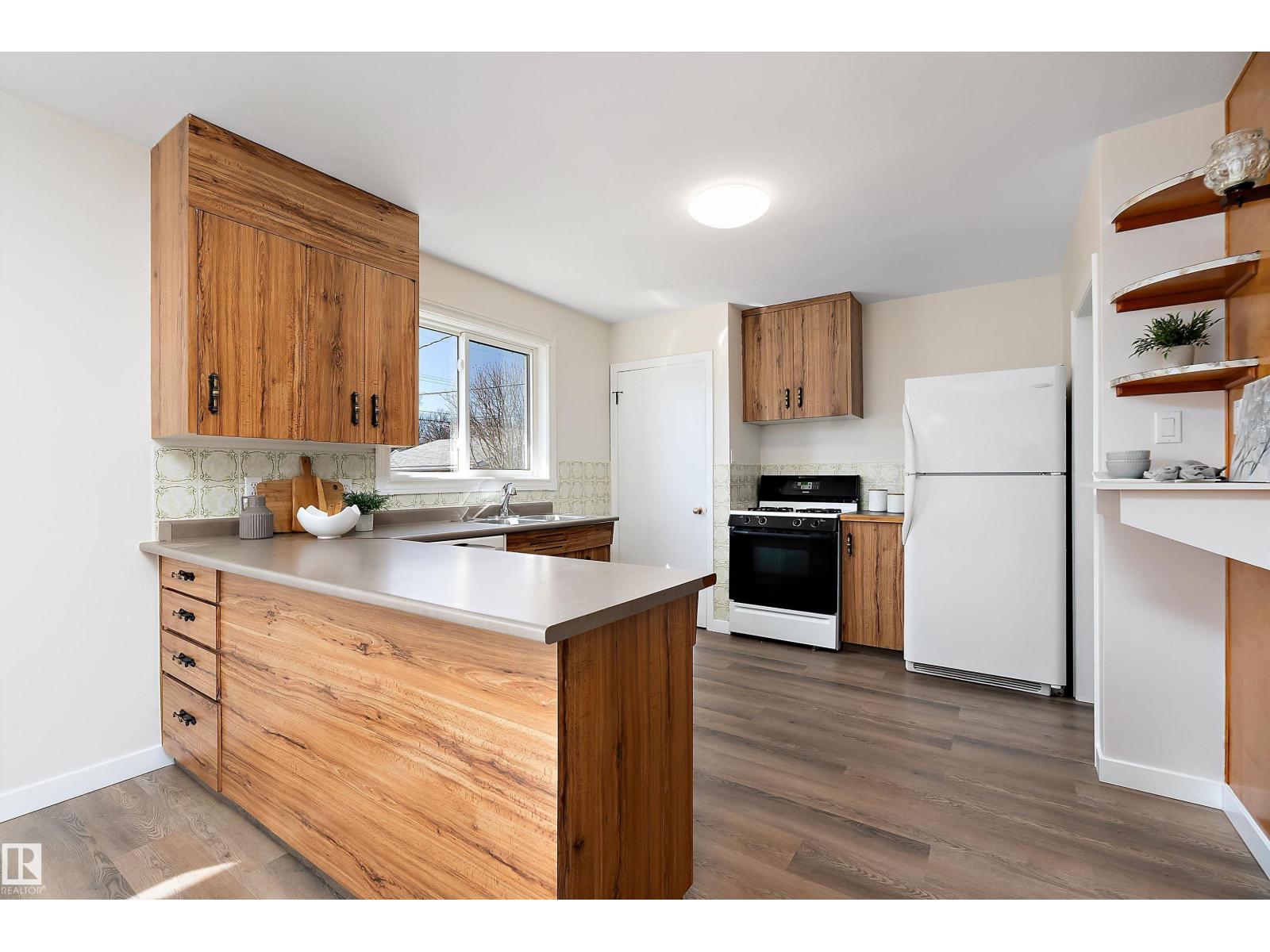 9747 66 Av Nw, Edmonton, Alberta  T6E 0M4 - Photo 11 - E4485233
