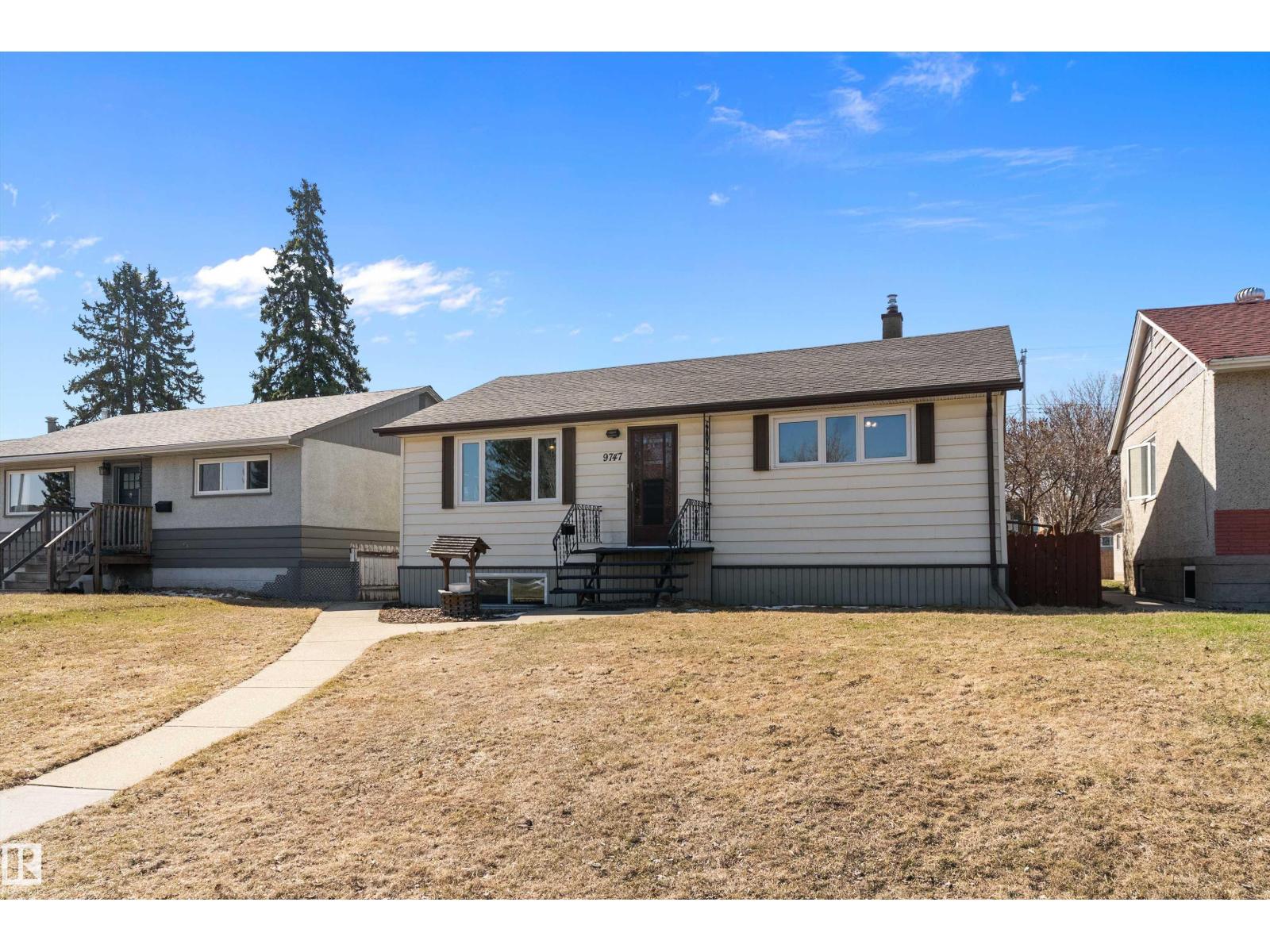 9747 66 Av Nw, Edmonton, Alberta  T6E 0M4 - Photo 2 - E4485233