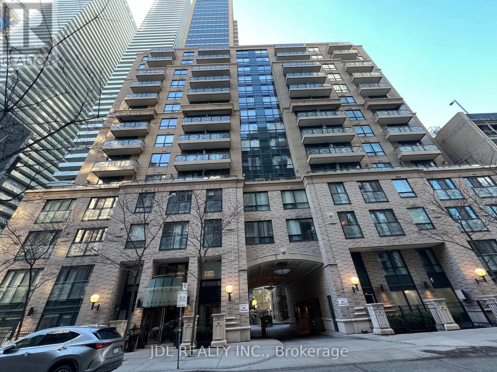 915 - 35 HAYDEN STREET, Toronto, Ontario