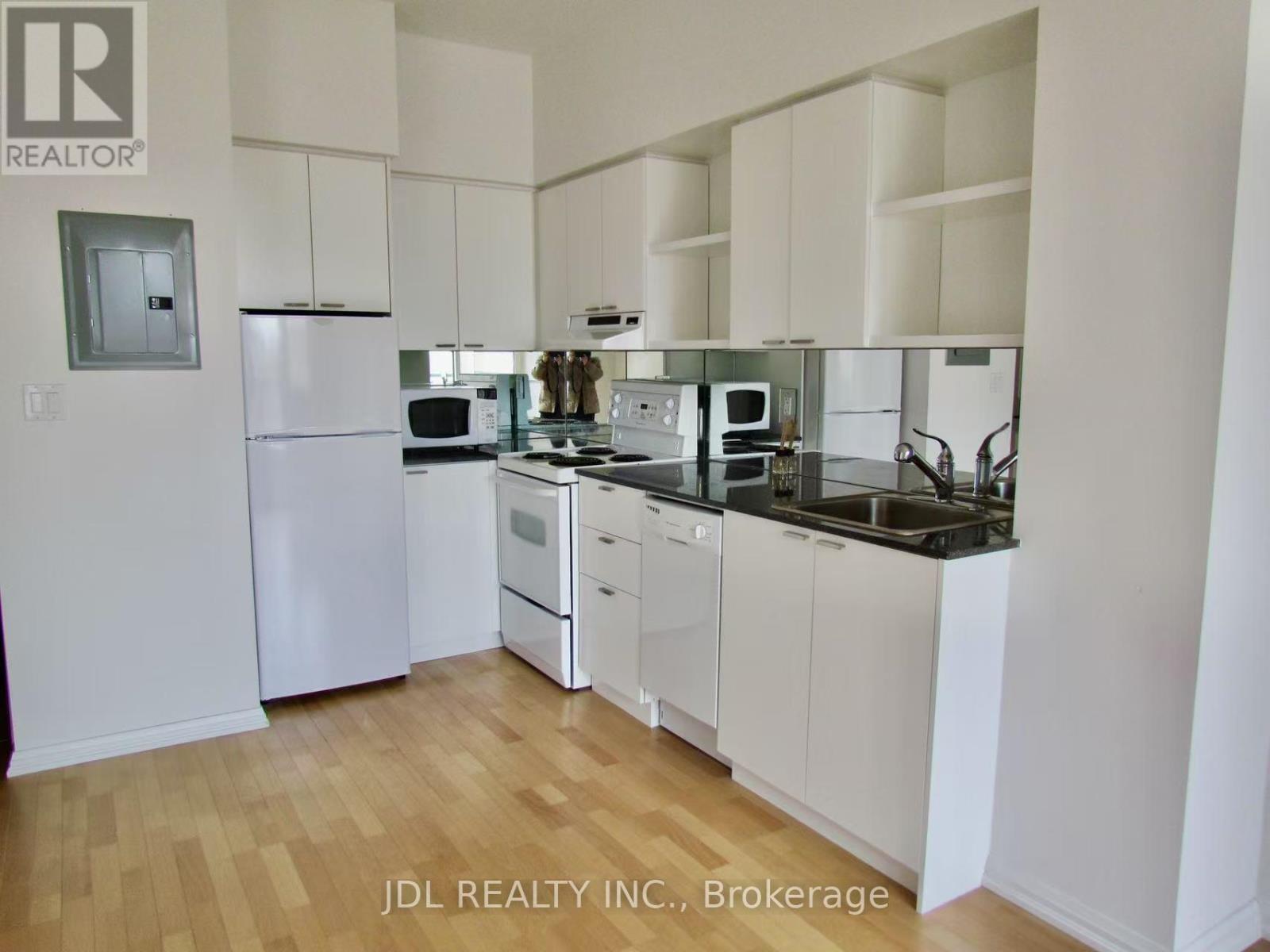 915 - 35 Hayden Street, Toronto, Ontario  M4Y 3C3 - Photo 4 - C13076016