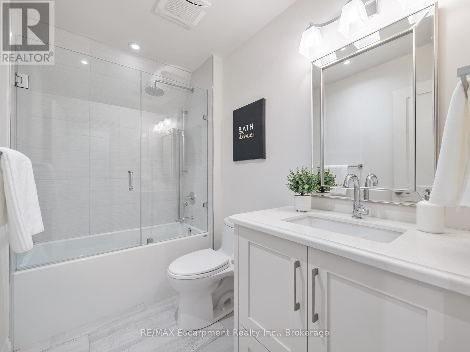 3087 Lakeshore Road, Burlington, Ontario  L7N 1A3 - Photo 25 - W12986602