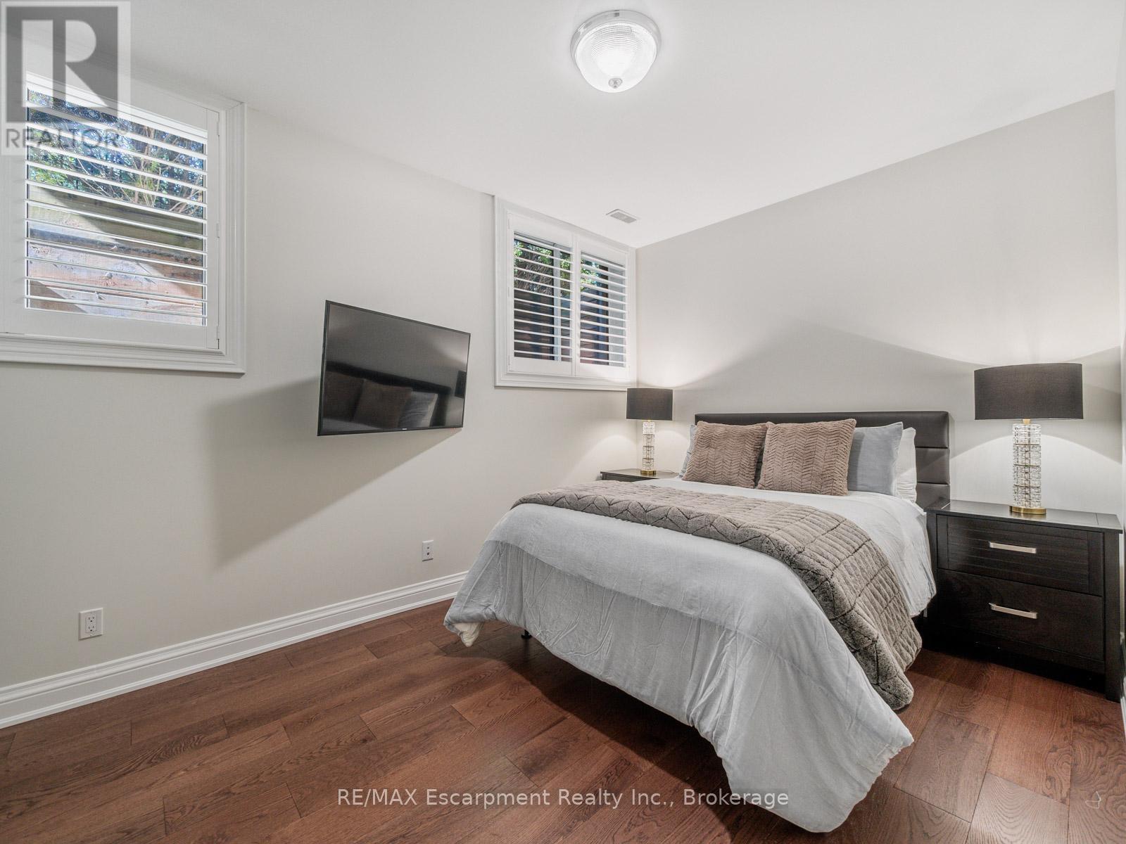 3087 Lakeshore Road, Burlington, Ontario  L7N 1A3 - Photo 34 - W12986602