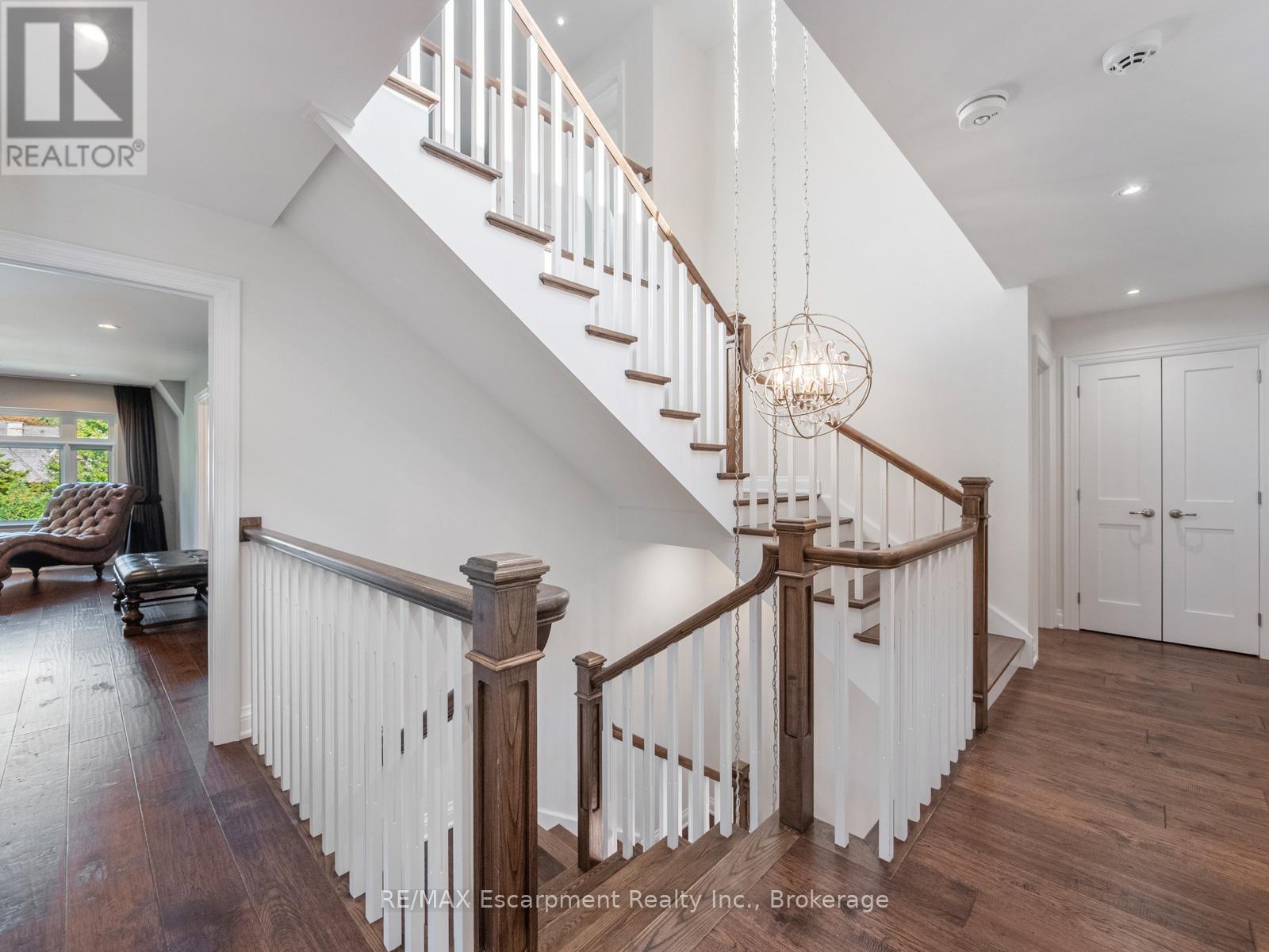 3087 Lakeshore Road, Burlington, Ontario  L7N 1A3 - Photo 5 - W12986602