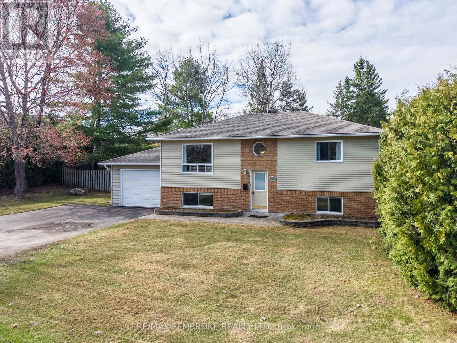 5 EDWARD STREET, Petawawa, Ontario