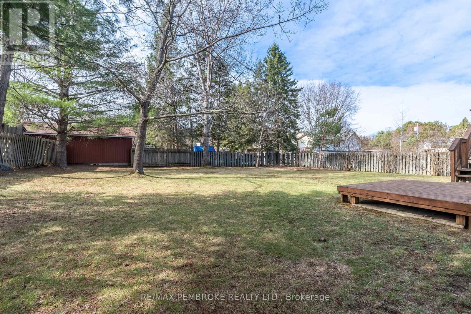 5 Edward Street, Petawawa, Ontario  K8H 2P2 - Photo 10 - X13076052