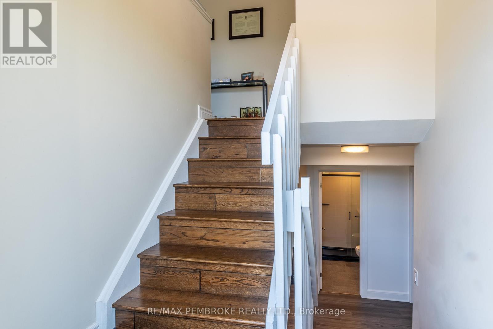 5 Edward Street, Petawawa, Ontario  K8H 2P2 - Photo 13 - X13076052