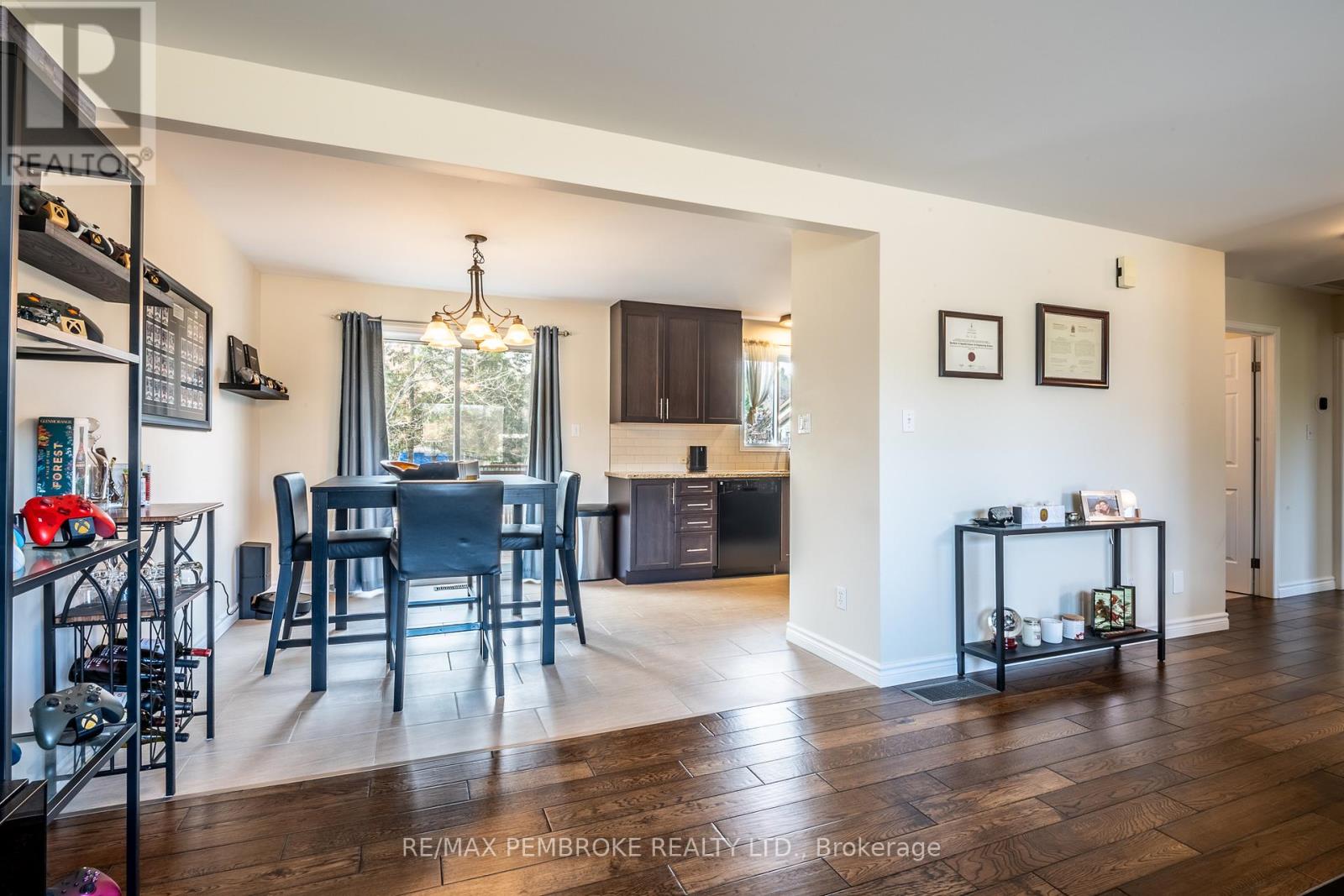 5 Edward Street, Petawawa, Ontario  K8H 2P2 - Photo 18 - X13076052