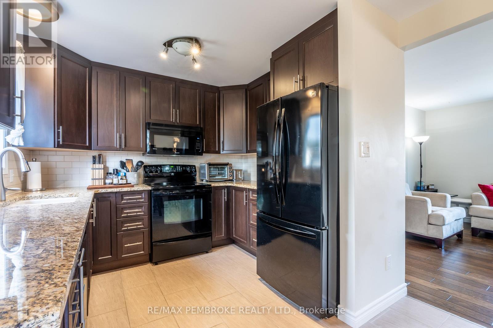 5 Edward Street, Petawawa, Ontario  K8H 2P2 - Photo 22 - X13076052