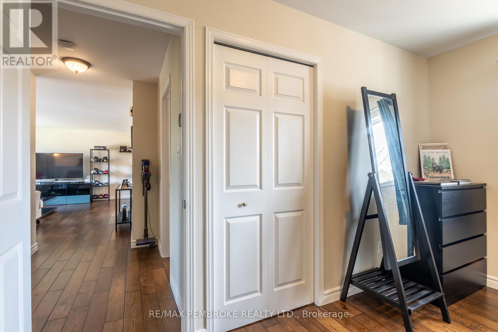 5 Edward Street, Petawawa, Ontario  K8H 2P2 - Photo 29 - X13076052