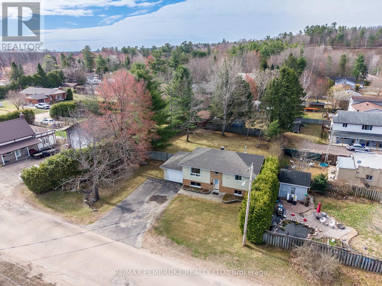 5 Edward Street, Petawawa, Ontario  K8H 2P2 - Photo 4 - X13076052