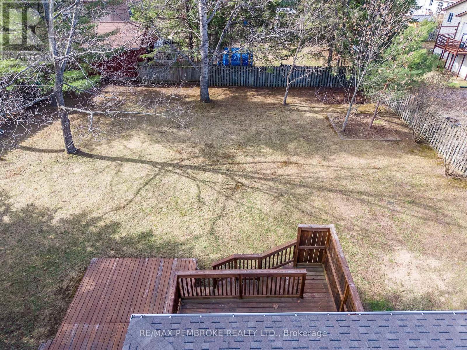 5 Edward Street, Petawawa, Ontario  K8H 2P2 - Photo 8 - X13076052
