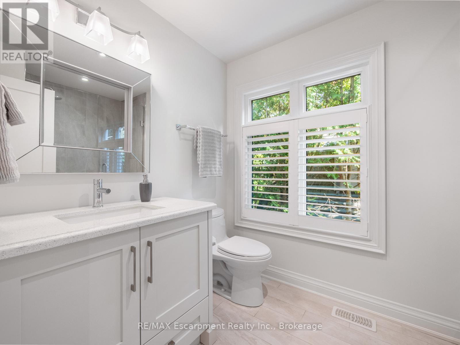3087 Lakeshore Road, Burlington, Ontario  L7N 1A3 - Photo 22 - W12986602