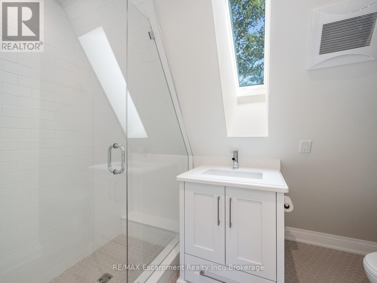 3087 Lakeshore Road, Burlington, Ontario  L7N 1A3 - Photo 29 - W12986602