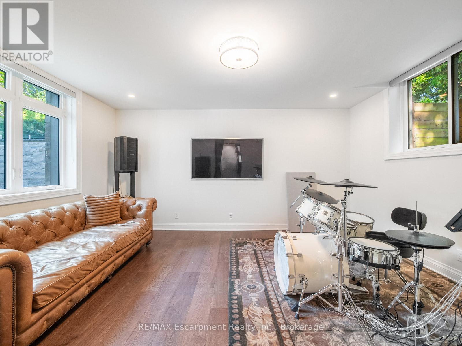 3087 Lakeshore Road, Burlington, Ontario  L7N 1A3 - Photo 34 - W12986602