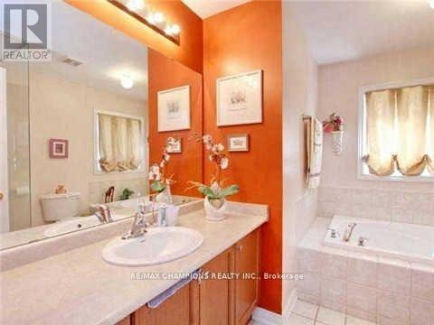 6 Tennant Drive, Brampton, Ontario  L6R 0E5 - Photo 4 - W13076034