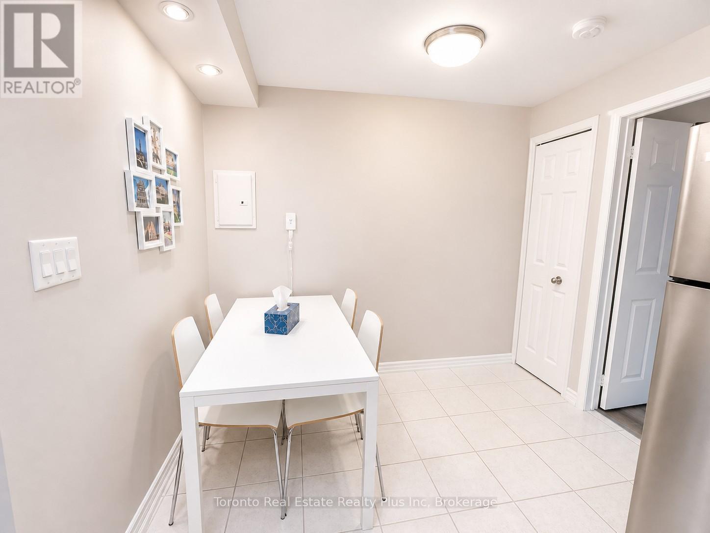 101 - 2411 New Street, Burlington, Ontario  L7R 1K2 - Photo 6 - W13076042
