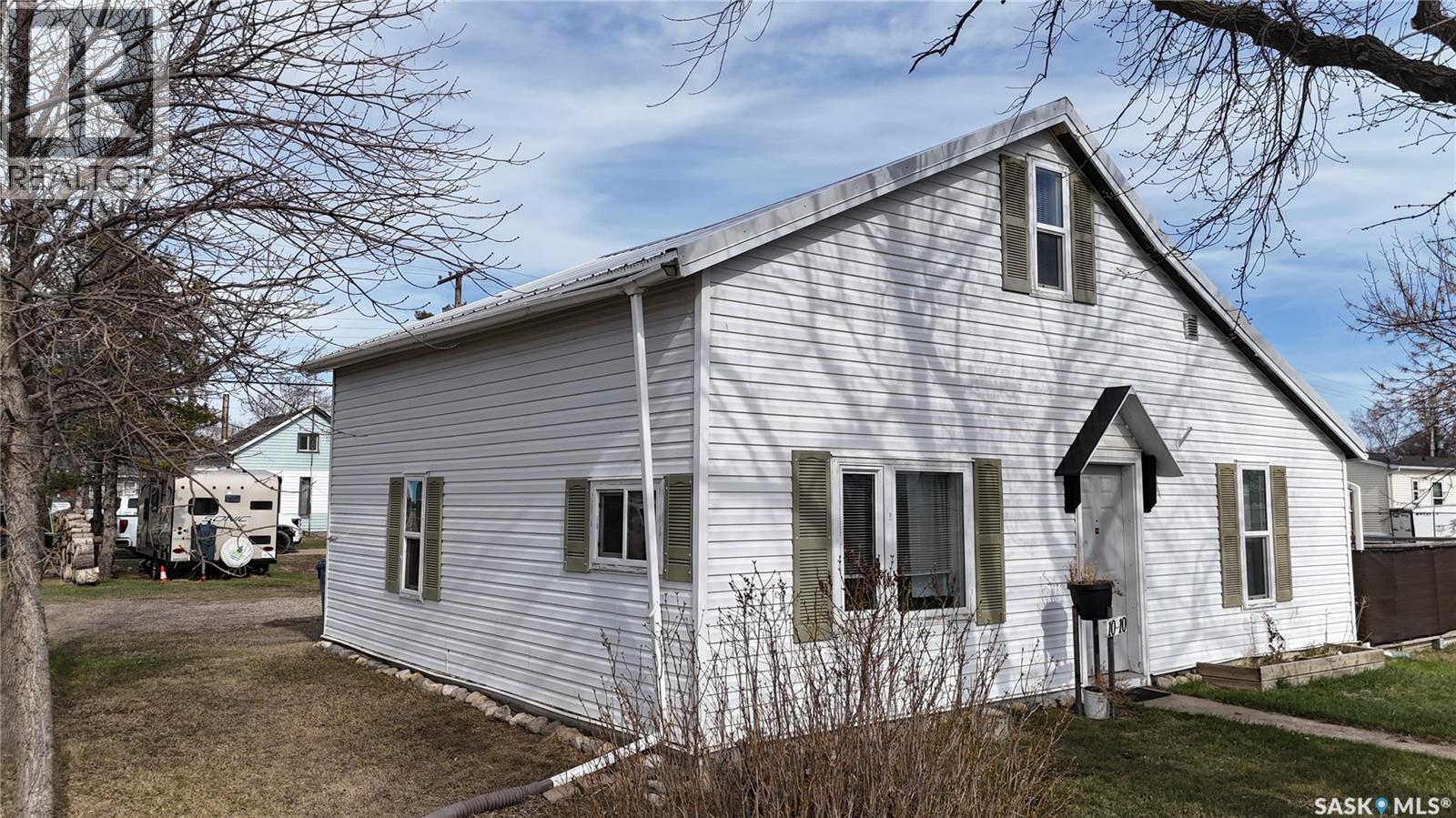 1010 Railway Avenue, Elbow, Saskatchewan  S0H 1J0 - Photo 2 - SK034687