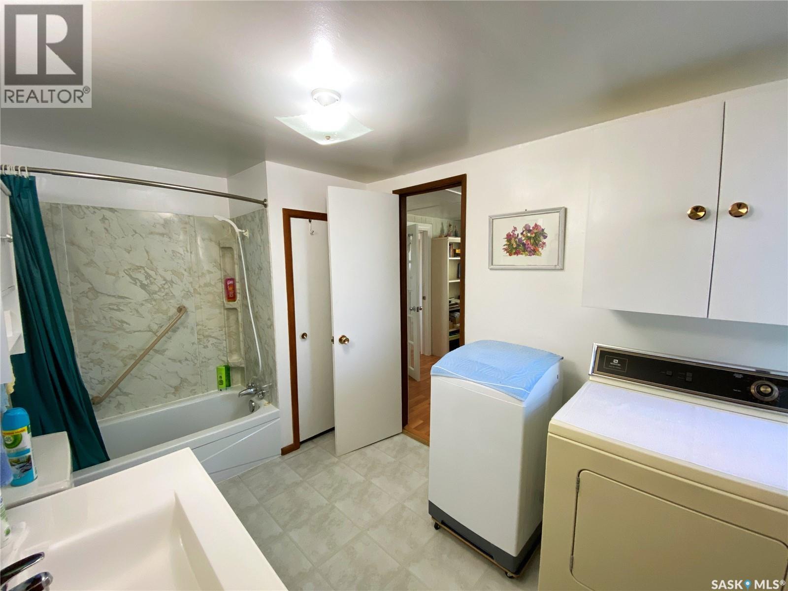 1010 Railway Avenue, Elbow, Saskatchewan  S0H 1J0 - Photo 33 - SK034687