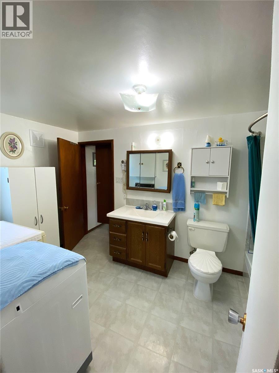 1010 Railway Avenue, Elbow, Saskatchewan  S0H 1J0 - Photo 34 - SK034687
