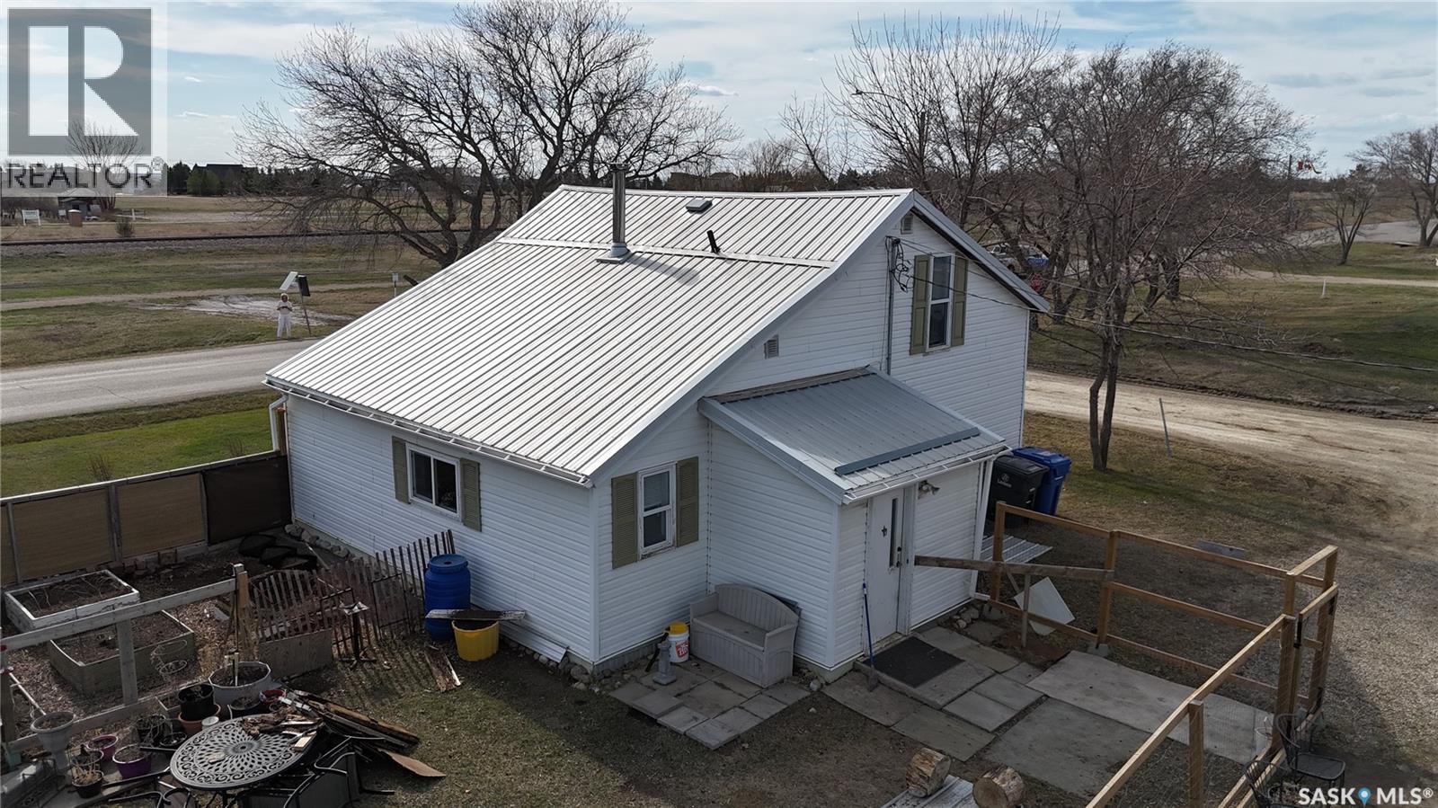 1010 Railway Avenue, Elbow, Saskatchewan  S0H 1J0 - Photo 4 - SK034687