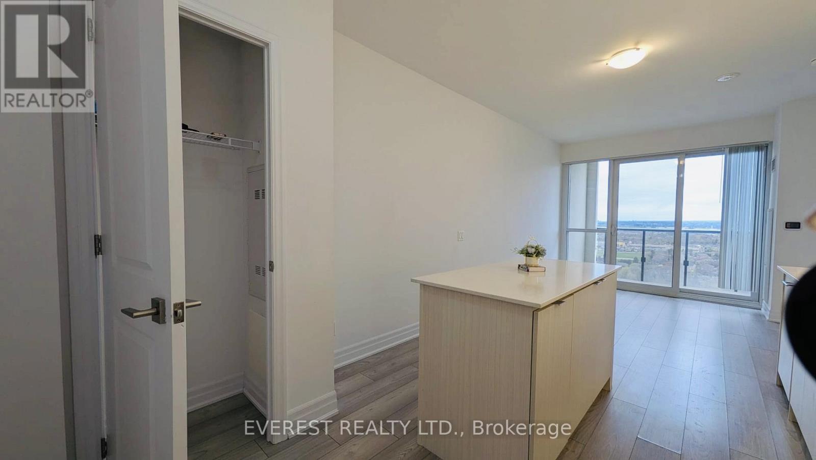 2409 - 36 Elm Drive W, Mississauga, Ontario  L5B 0N3 - Photo 7 - W12958014