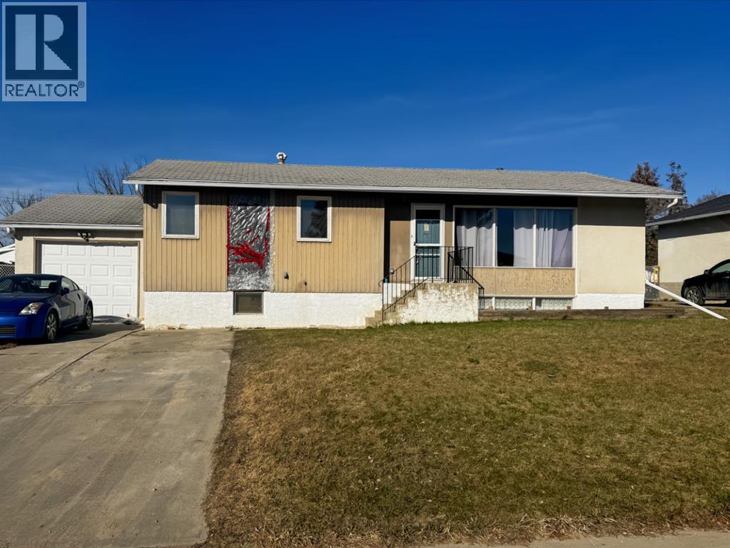 604 7 Avenue, Fox Creek, Alberta  T0H 1P0 - Photo 1 - A2294936