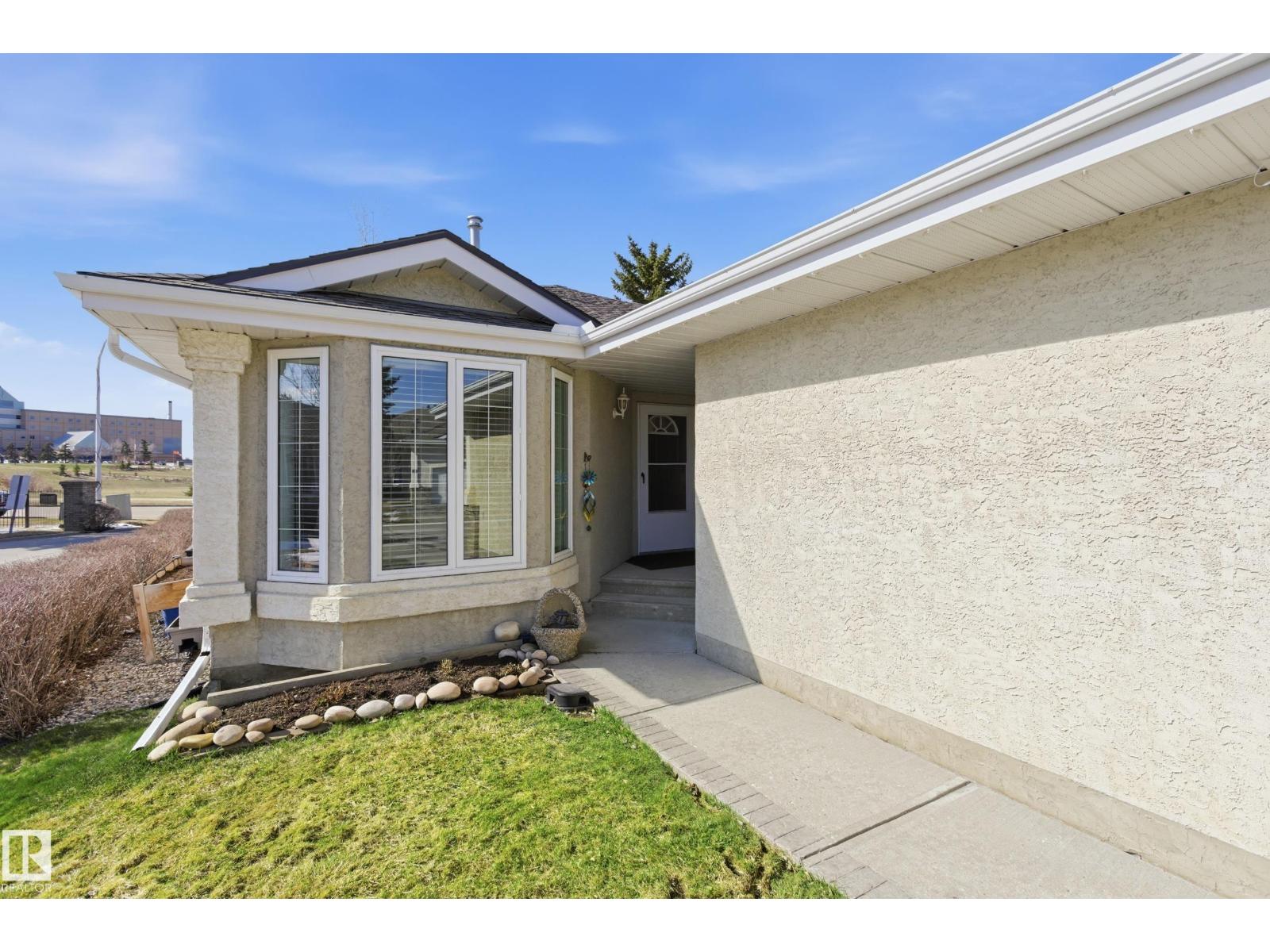 295 Youville Dr E Nw, Edmonton, Alberta  T6L 7E7 - Photo 3 - E4485459