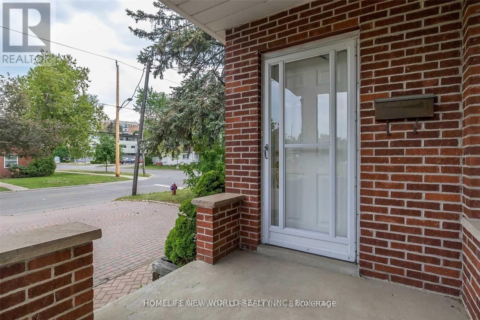 88 Pemberton Avenue, Toronto, Ontario  M2M 1Y5 - Photo 3 - C13076084