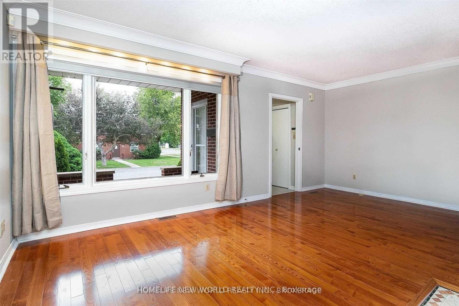 88 Pemberton Avenue, Toronto, Ontario  M2M 1Y5 - Photo 4 - C13076084