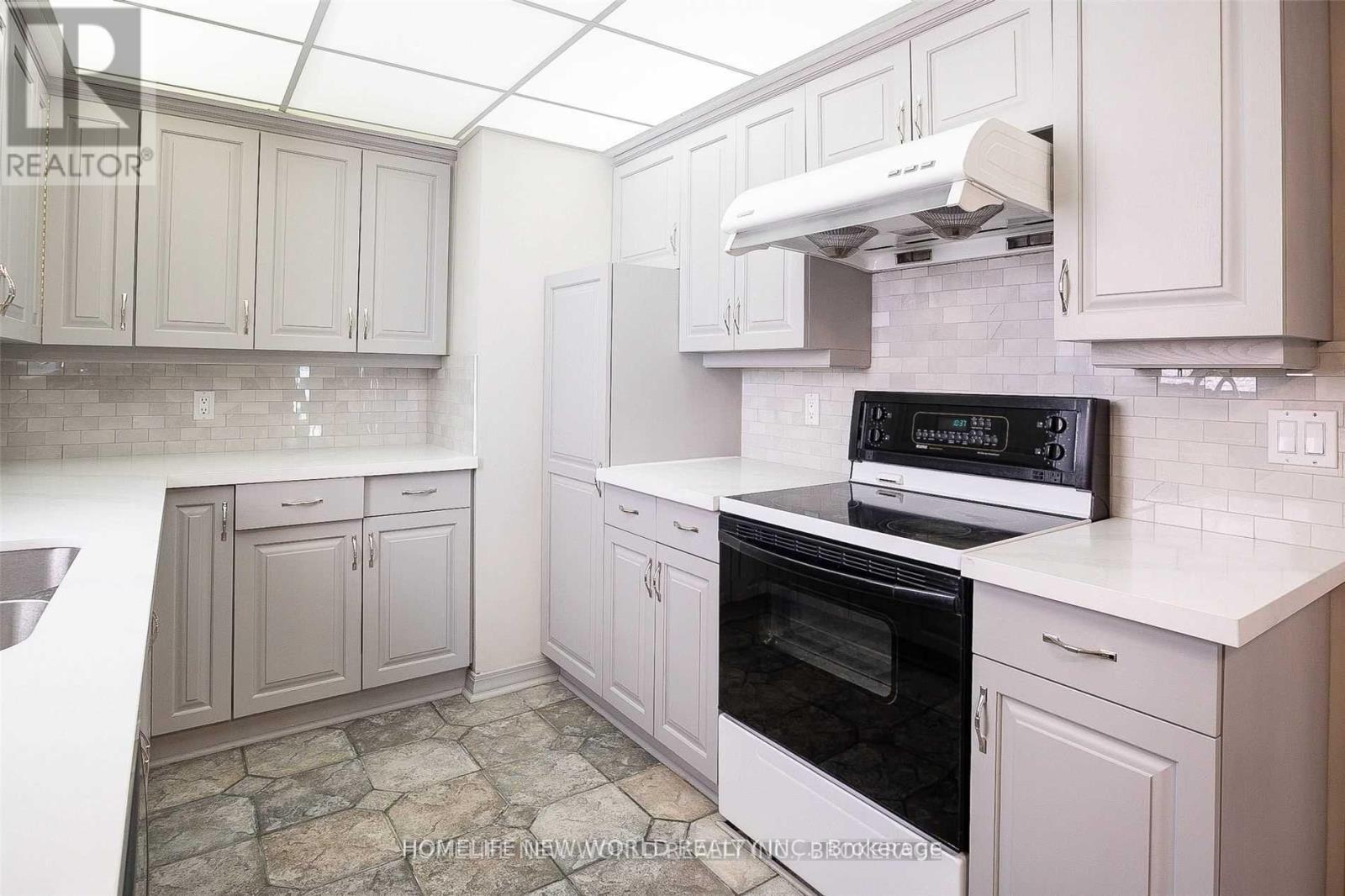 88 Pemberton Avenue, Toronto, Ontario  M2M 1Y5 - Photo 7 - C13076084